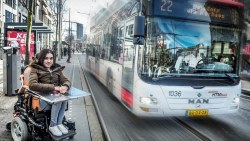 Elektrische rolstoel en bus