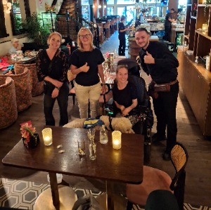 Hoe gastvrij is de Haagse horeca voor mensen met een assistentiehond?