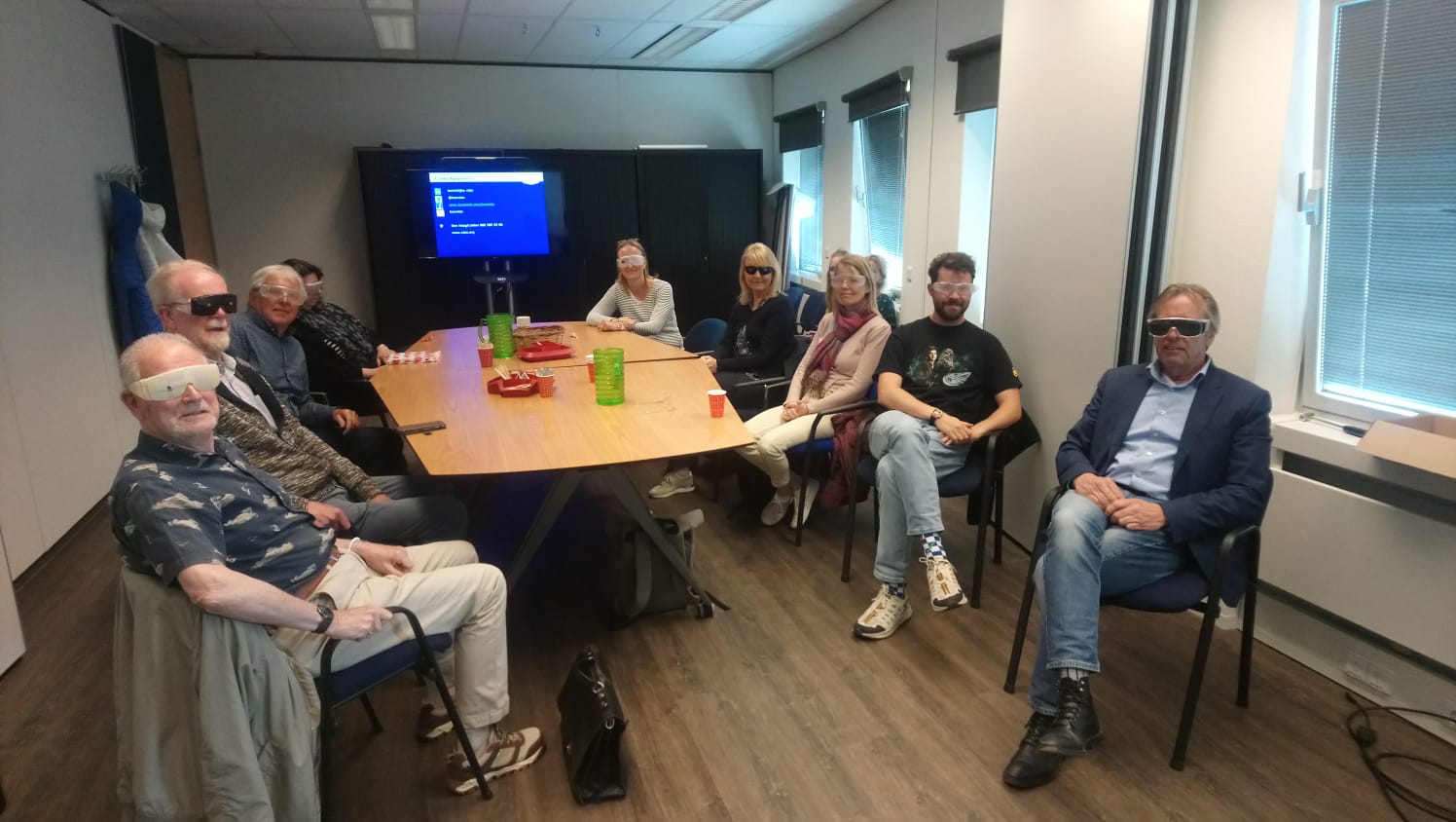 Team van Voorall doet training in begeleiden van mensen met een visuele beperking
